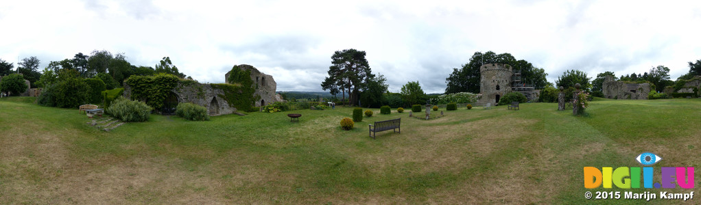 FZ018739-803 Usk Castle Courtyard